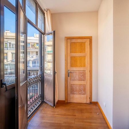 Elegant 3-Bedroom Apartment In The Heart Of Bcn Barcelona Exterior foto